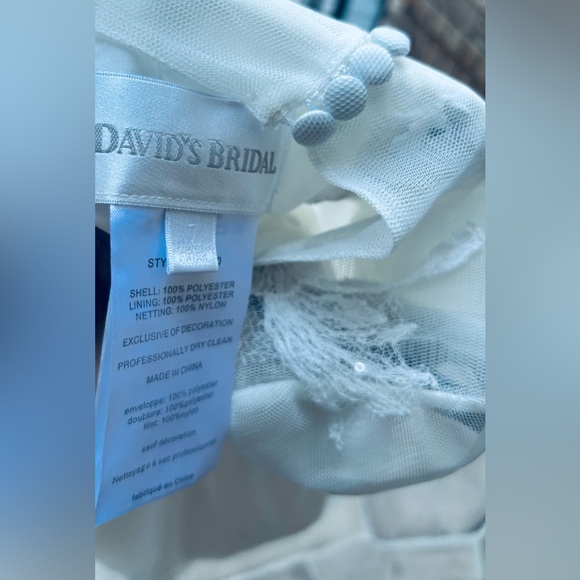 David’s Bridal Little Girls Soft White Lace / Crochet Flower Dress / Size 7 - Picture 13 of 13